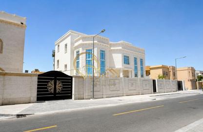 Apartment - 7+ Bedrooms - 7+ Bathrooms for sale in Izghawa - Izghawa - Doha