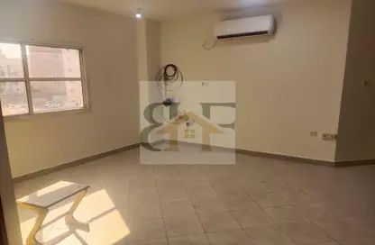 Apartment - 2 Bedrooms - 2 Bathrooms for rent in Umm Ghwailina Comm - Umm Ghuwalina - Umm Ghuwailina - Doha