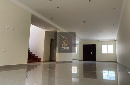 Apartment - 4 Bedrooms - 4 Bathrooms for rent in Al Luqta - Al Luqta - Doha