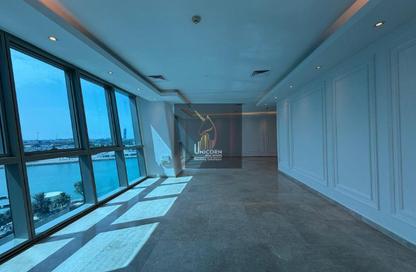 Apartment - 3 Bedrooms - 5 Bathrooms for rent in Zig Zag Tower B - Zig Zag Towers - West Bay - Doha
