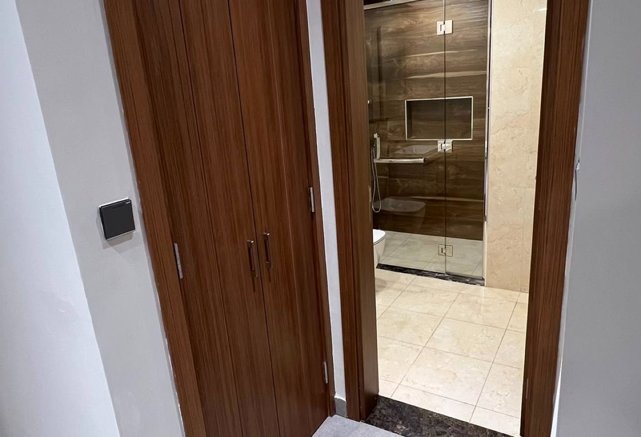 ELEGANT STUDIO | 6500 EXCL BILLS |PLACE VENDOME thumbnail 8