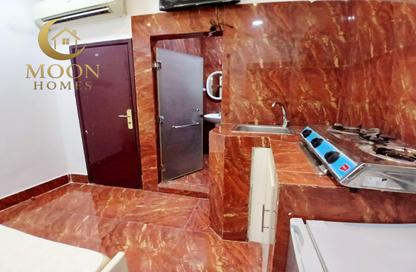 Apartment - Studio - 1 Bathroom for rent in Umm Ghuwailina 4 - Umm Ghuwailina - Doha