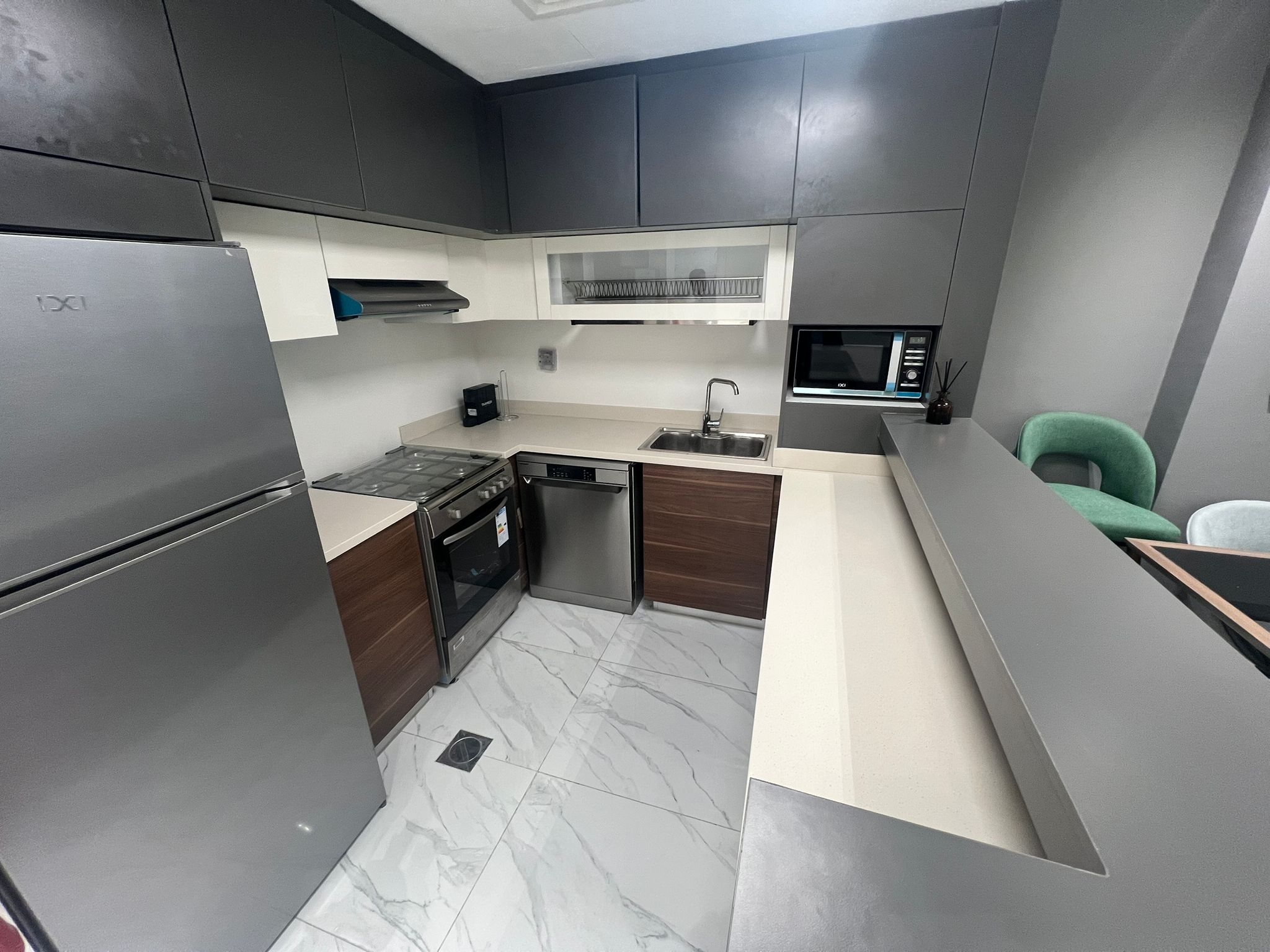 Modern Brand New 1-Bedroom Apartment | Fully Furni thumbnail 5