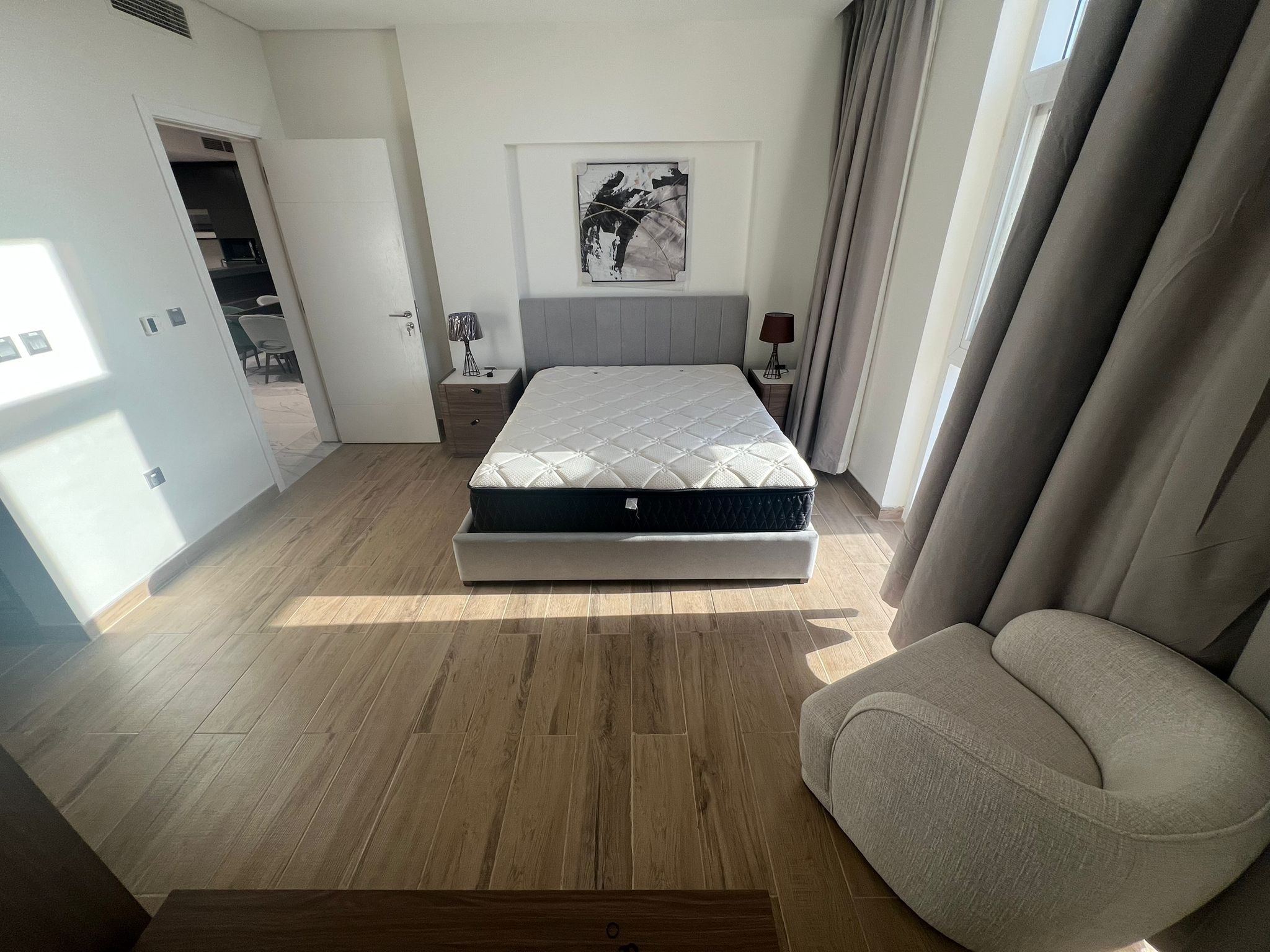 Modern Brand New 1-Bedroom Apartment | Fully Furni thumbnail 3
