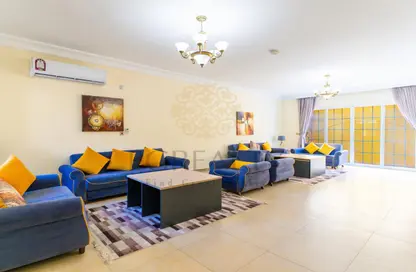 مجمع سكني - 4 غرف نوم - 6 حمامات للايجار في حدائق الفردان - ابو سدرة - الريان - الدوحة