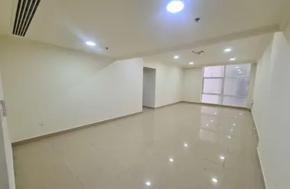 Apartment - 2 Bedrooms - 2 Bathrooms for rent in Al Salam Tower - Corniche Road - Corniche Road - Doha