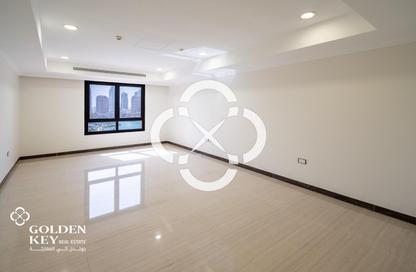 Apartment - 1 Bedroom - 2 Bathrooms for rent in West Porto Drive - Porto Arabia - The Pearl Island - Doha