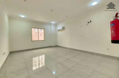 Apartment - 3 Bedrooms - 3 Bathrooms for rent in Salaja Street - Doha Al Jadeed - Doha