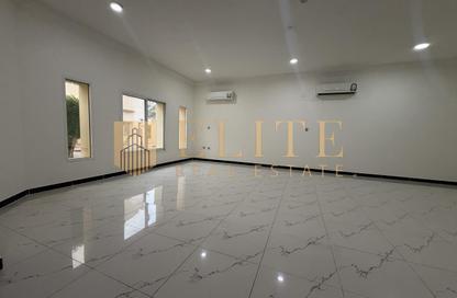Villa - 5 - 4 for rent in Umm Al Seneem Street - Ain Khaled - Doha