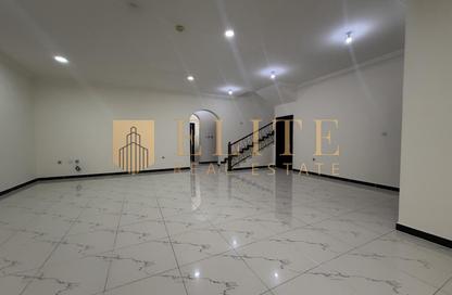 Villa - 5 - 4 for rent in Umm Al Seneem Street - Ain Khaled - Doha