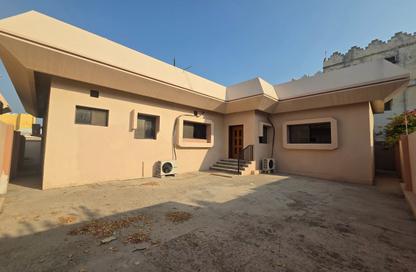 Villa - 3 - 3 for rent in OqbaBin Nafie Steet - Old Airport Road - Doha