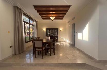 مجمع سكني - 5 غرف نوم - 5 حمامات للايجار في البوابة الشرقية - بحيرة وست لاجون - الدوحة