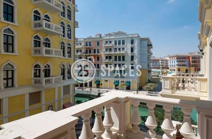 Apartment - 2 Bedrooms - 3 Bathrooms for rent in Carnaval - Qanat Quartier - The Pearl Island - Doha