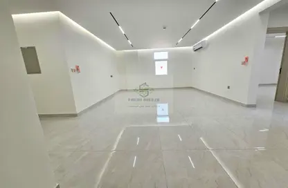 Apartment - 2 Bedrooms - 3 Bathrooms for rent in Fereej Kulaib - Doha