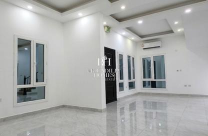 Villa - 5 - 6 for rent in Al Kheesa - Al Kheesa - Umm Salal Mohammed