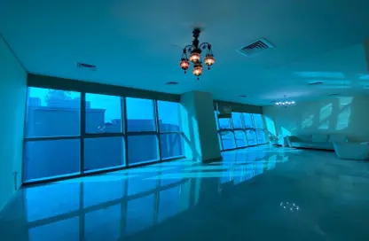 Apartment - 3 Bedrooms - 5 Bathrooms for rent in Zig Zag Tower A - Zig Zag Towers - West Bay - Doha