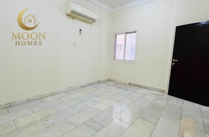 Apartment - 1 Bedroom - 1 Bathroom for rent in Umm Ghwailina Comm - Umm Ghuwalina - Umm Ghuwailina - Doha