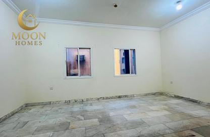 Apartment - 1 Bedroom - 1 Bathroom for rent in Umm Ghwailina Comm - Umm Ghuwalina - Umm Ghuwailina - Doha