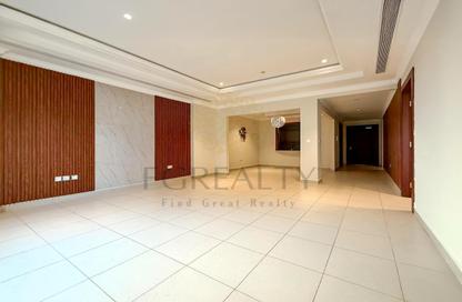 Apartment - 1 Bedroom - 3 Bathrooms for sale in West Porto Drive - Porto Arabia - The Pearl Island - Doha