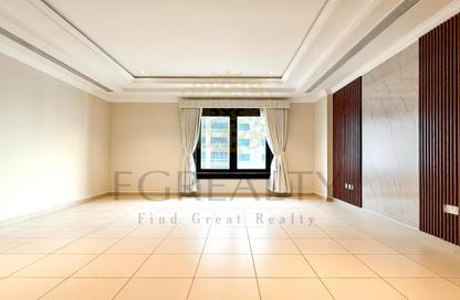 Apartment - 1 Bedroom - 3 Bathrooms for sale in West Porto Drive - Porto Arabia - The Pearl Island - Doha