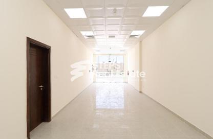Shop - Studio - 1 Bathroom for rent in Al Hanaa Street - Al Gharrafa - Doha