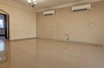 Compound - 3 Bedrooms - 3 Bathrooms for rent in Bu Hamour Street - Abu Hamour - Doha