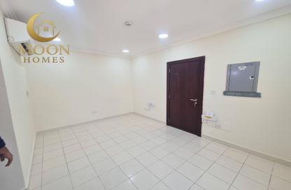Apartment - 1 Bedroom - 2 Bathrooms for rent in Umm Ghwailina Comm - Umm Ghuwalina - Umm Ghuwailina - Doha Apartment - 1 Bedroom - 2 Bathrooms for rent in Umm Ghwailina Comm - Umm Ghuwalina - Umm Ghuwailina - Doha
