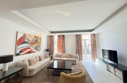 Apartment - 3 Bedrooms - 3 Bathrooms for rent in The Garden - Floresta Gardens - The Pearl Island - Doha