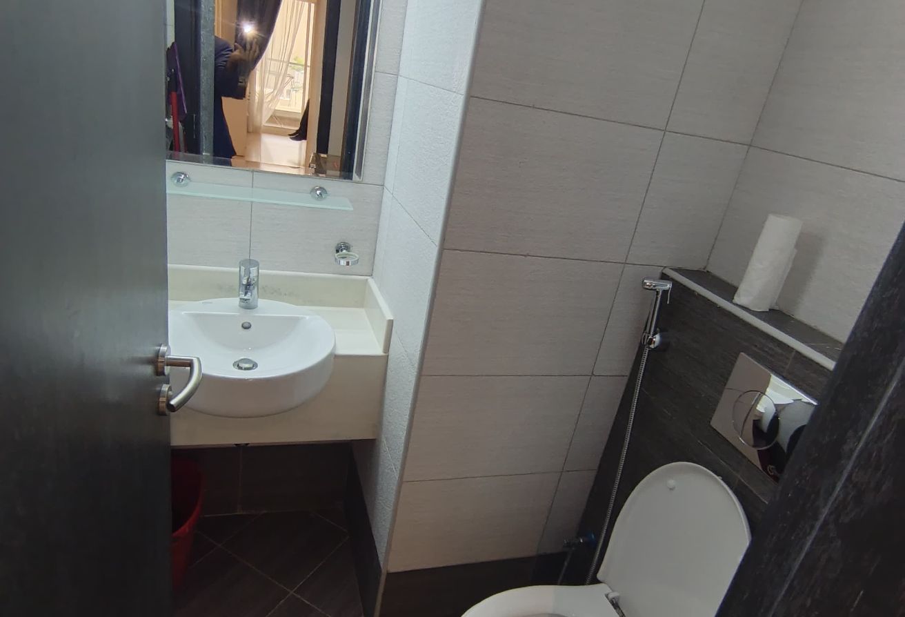 SPECIOUS 1BHK FURNISHED APARTMENT WITH BALCONY thumbnail 6
