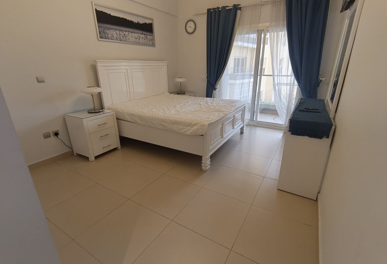 SPECIOUS 1BHK FURNISHED APARTMENT WITH BALCONY