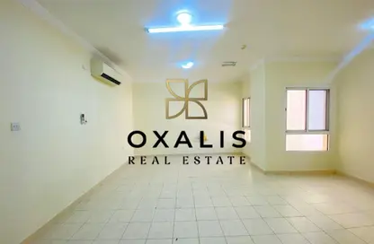 شقة - 2 غرف نوم - 2 حمامات للايجار في شارع انس - فريج بن محمود الشمالي - فريج بن محمود - الدوحة