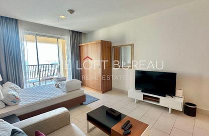 Apartment - Studio - 1 Bathroom for rent in Viva Central - Viva Bahriyah - The Pearl Island - Doha