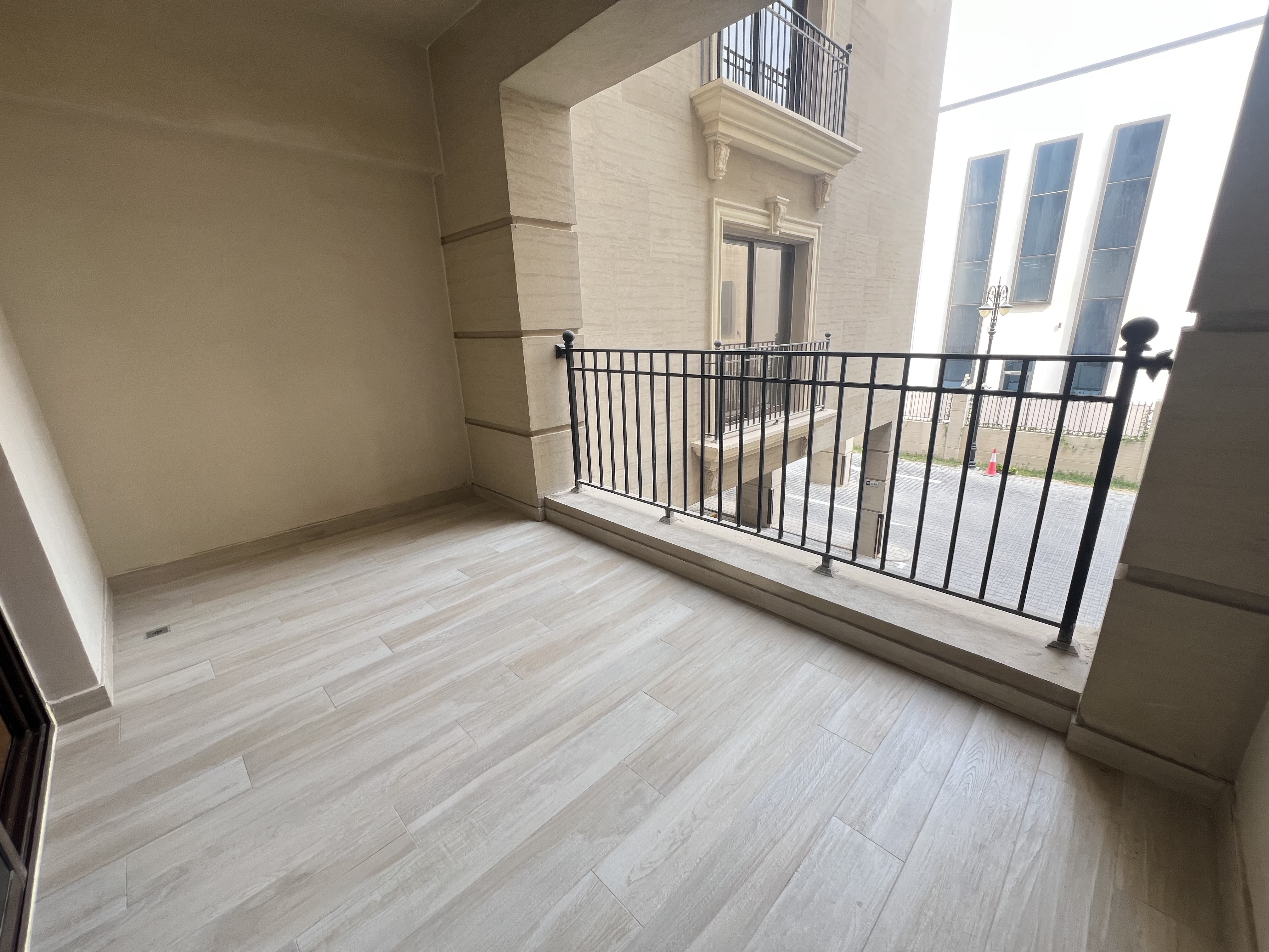 Huge unit | 1BR SF | Bills included | city view|