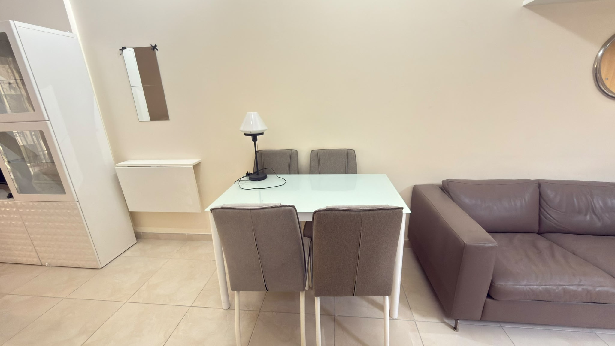 Spacious studio in foxhill fully furnish excluding thumbnail 6