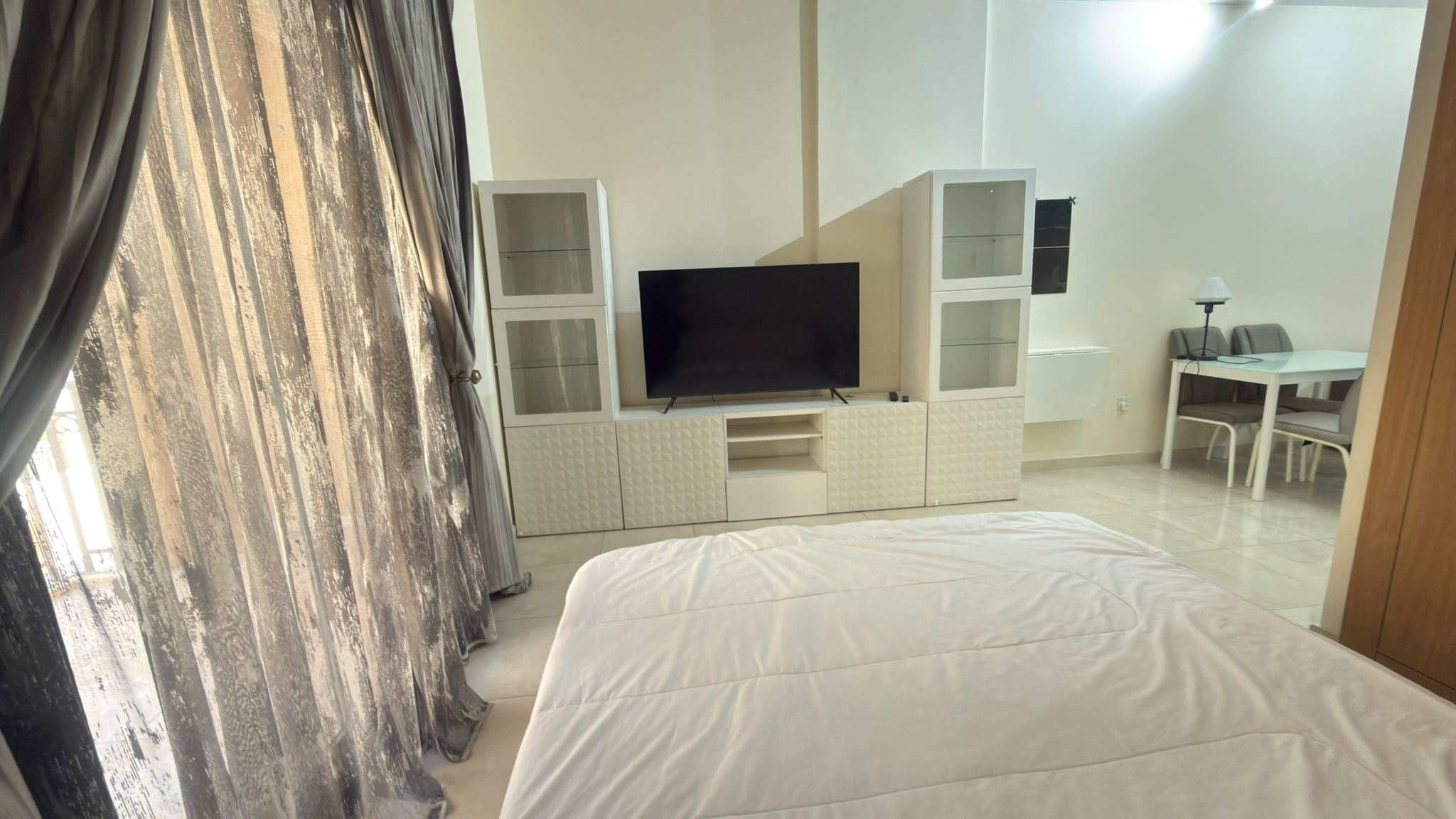Spacious studio in foxhill fully furnish excluding thumbnail 5