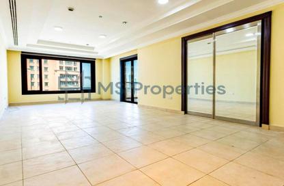 Apartment - 2 Bedrooms - 3 Bathrooms for sale in West Porto Drive - Porto Arabia - The Pearl Island - Doha