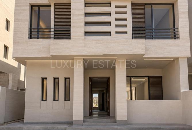 5BR Freehold Villa | 4Y Post-Handover | QAR 2.4M