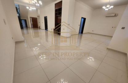 Villa - 5 - 5 for rent in Bu Hamour Street - Abu Hamour - Doha