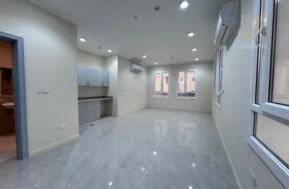 Apartment - Studio - 1 Bathroom for rent in Kulaib Street - Kulaib Street - Doha