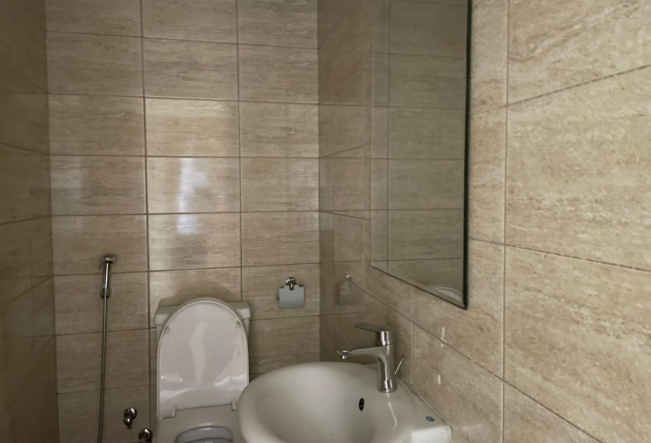 COZY 1BEDROOM UN FURNISHED NEAR ALMEERA thumbnail 5