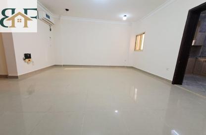 Apartment - 1 Bedroom - 2 Bathrooms for rent in Umm Ghwailina Comm - Umm Ghuwalina - Umm Ghuwailina - Doha