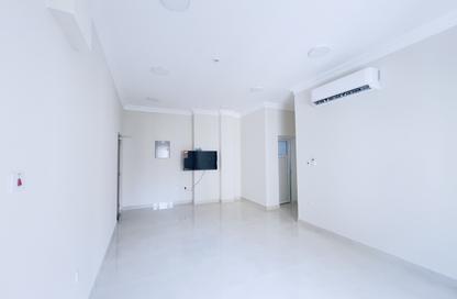 Apartment - 2 Bedrooms - 2 Bathrooms for rent in Al Nasr Street - Al Nasr - Doha