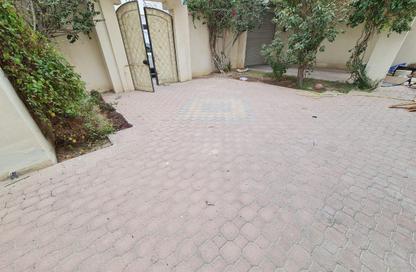 Villa - 3 Bedrooms - 4 Bathrooms for rent in New Salata - Salata - Doha