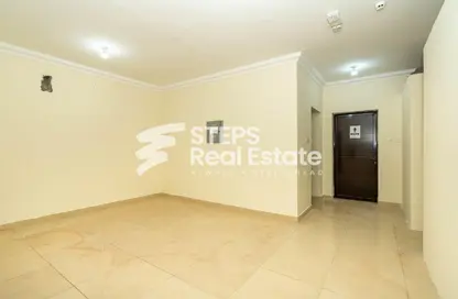 Office Space - Studio - 1 Bathroom for rent in Al Hanaa Street - Al Gharrafa - Doha