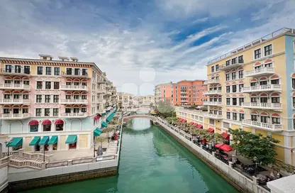 Apartment - 2 Bedrooms - 3 Bathrooms for rent in Carnaval - Qanat Quartier - The Pearl Island - Doha