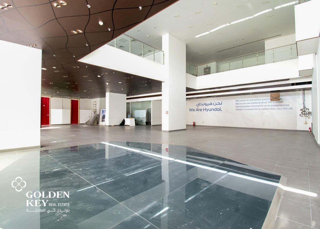 High-Visibility Showroom – Ground + Mezzanine