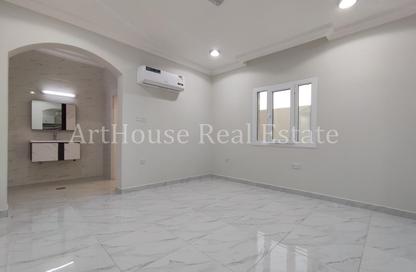Villa - 4 Bedrooms - 4 Bathrooms for rent in Muraikh - AlMuraikh - Doha