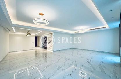 Villa - 5 Bedrooms - 6 Bathrooms for rent in The Garden - Floresta Gardens - The Pearl Island - Doha