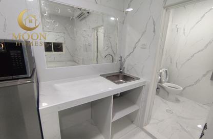 Apartment - Studio - 1 Bathroom for rent in Umm Ghwailina Comm - Umm Ghuwalina - Umm Ghuwailina - Doha