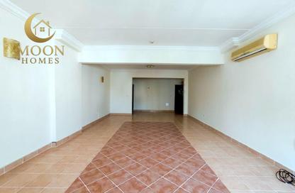Apartment - 2 Bedrooms - 3 Bathrooms for rent in Umm Ghuwailina 4 - Umm Ghuwailina - Doha
